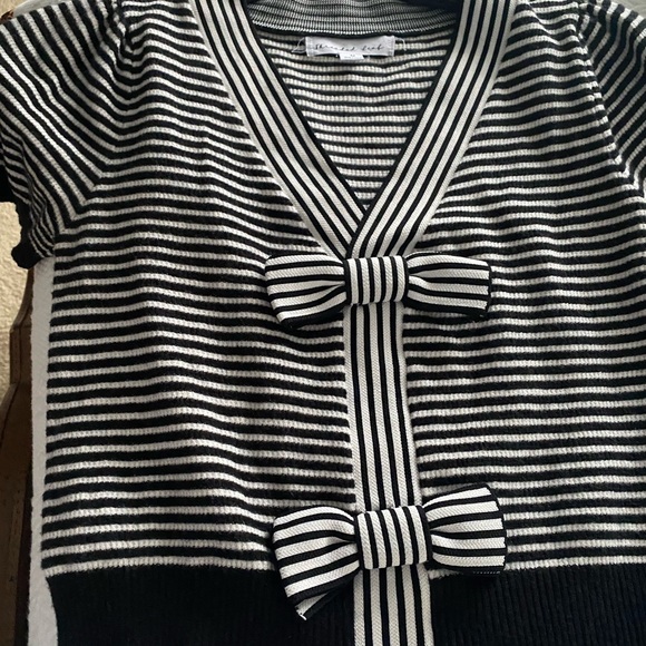 Black and White Striped Top with Bow - Picture 2 of 11